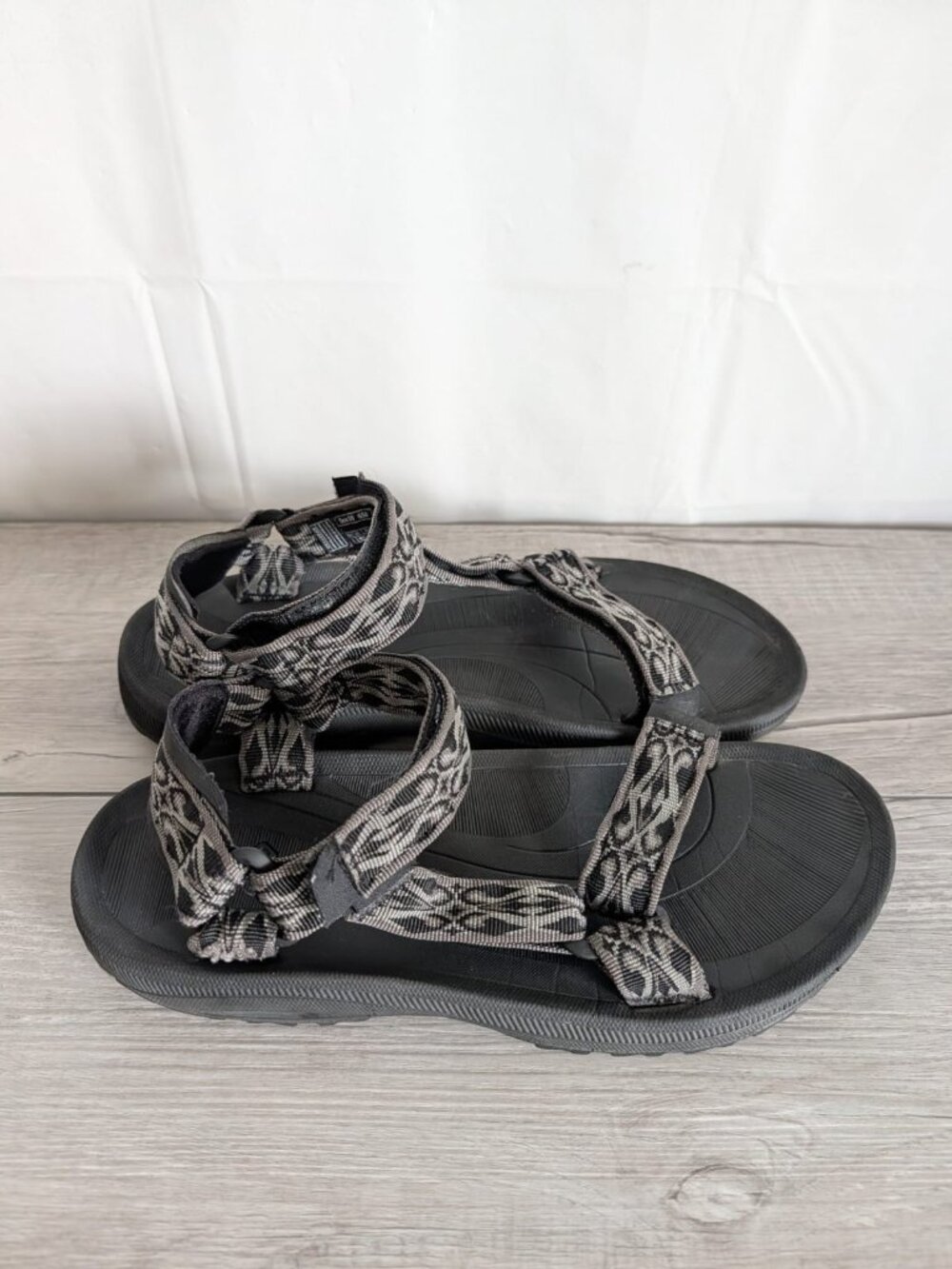 Teva Original Men’s Hiking Water Sandals Adjustable Straps 6636 Brown  Sz 9